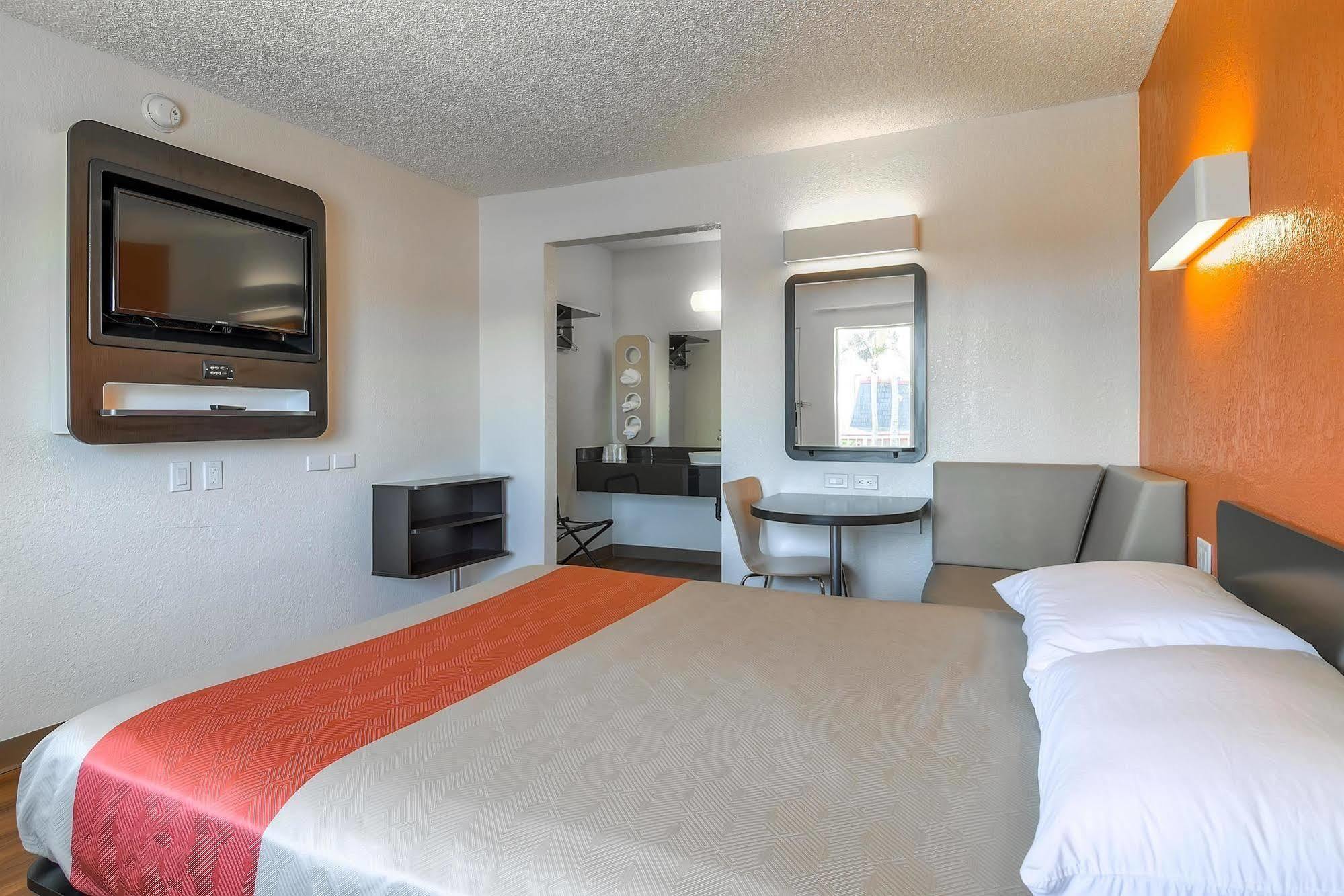 Motel 6-Long Beach, Ca - Los Angeles Eksteriør billede