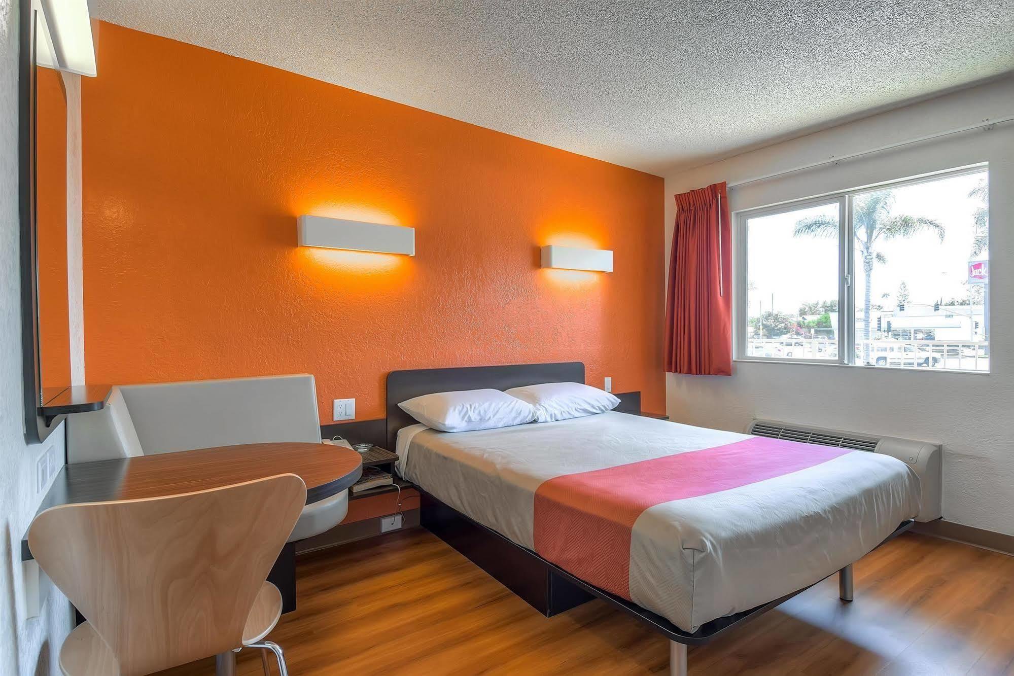 Motel 6-Long Beach, Ca - Los Angeles Eksteriør billede