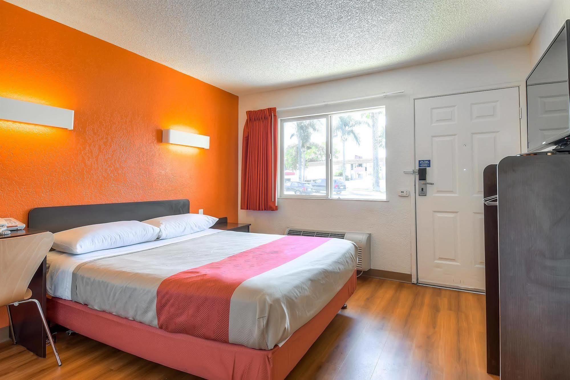 Motel 6-Long Beach, Ca - Los Angeles Eksteriør billede
